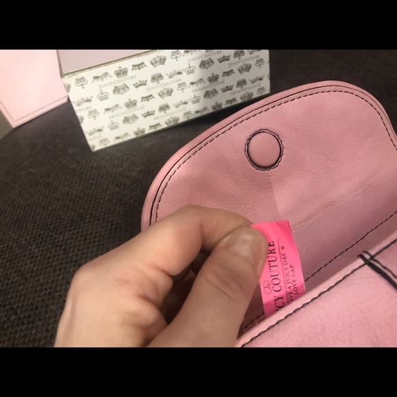 Juicy Couture vintage leather wristlet cow hide - Picture 7 of 11